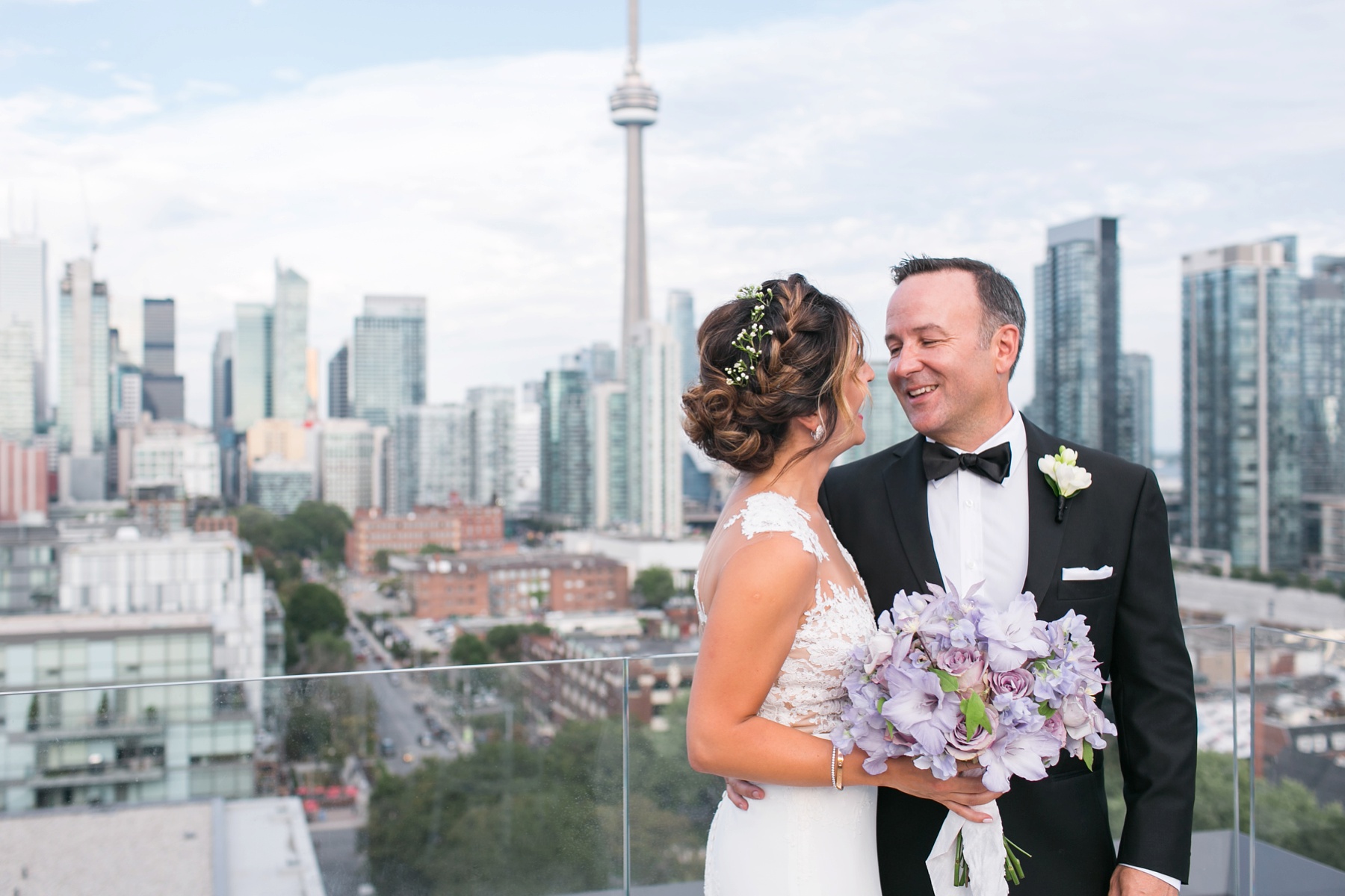 Toronto Thomson Rooftop Wedding - Lauraclarkephotos.com